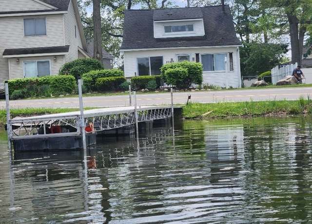 Property at 8665 Cooley Lake Rd, White Lake, MI 48382, 3 beds, 2.5 baths