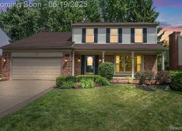 Property at 205 Saxon Ct, Rochester Hills, MI 48307, 4 beds, 2.5 baths