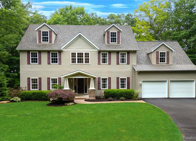Property at 12151 Vergennes St, Lowell, MI 49331, 6 beds, 3.5 baths