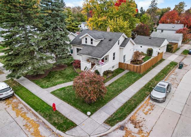 Property at 445 Linden Ave, Royal Oak, MI 48073, 3 beds, 1.5 baths