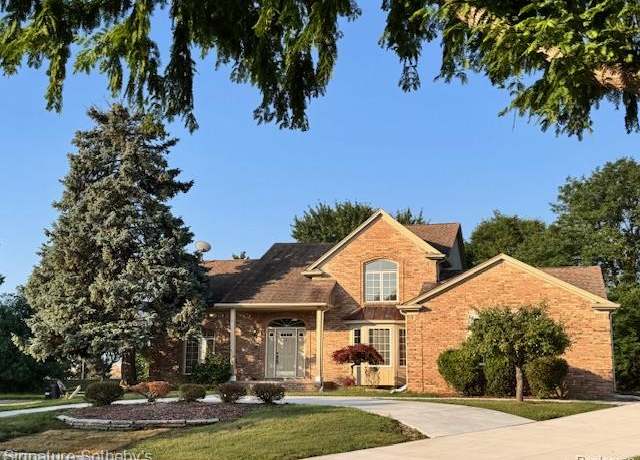Property at 979 Emerson Dr, Troy, MI 48084, 3 beds, 2.5 baths