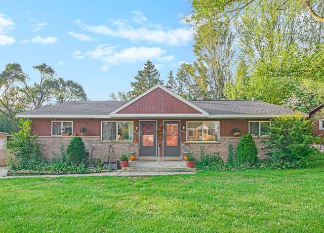 Property at 2434 31st St SW, Wyoming, MI 49519, 4 beds, 2 baths