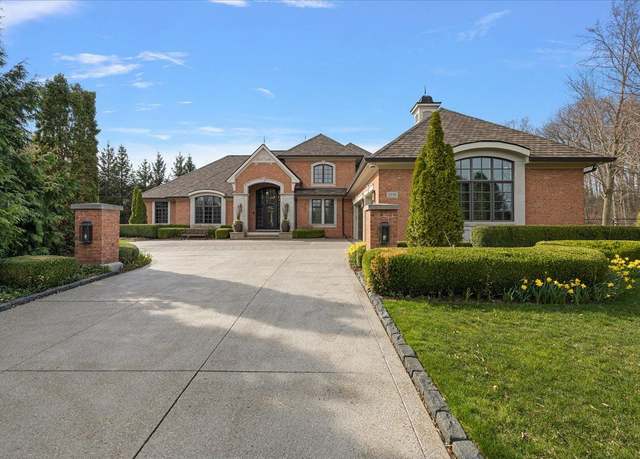 Property at 2779 Turtle Lake Dr, Bloomfield Hills, MI 48302, 4 beds, 5.5 baths