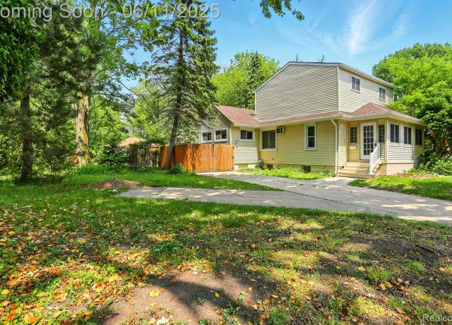 Property at 22521 Hoffman St, St Clair Shores, MI 48082, 4 beds, 2 baths