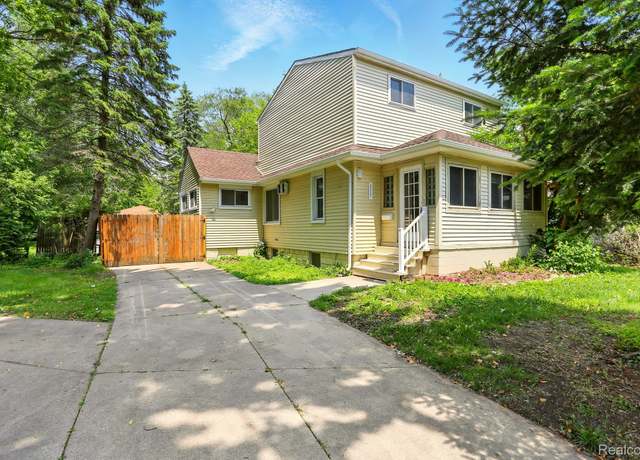 Property at 22521 Hoffman St, St Clair Shores, MI 48082, 4 beds, 2 baths