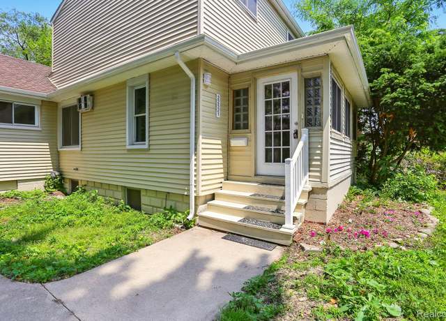 Property at 22521 Hoffman St, St Clair Shores, MI 48082, 4 beds, 2 baths