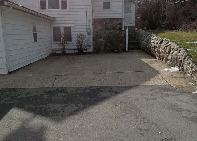 Property at 66475 N Centerville Rd, Sturgis, MI 49091, 2 beds, 2 baths