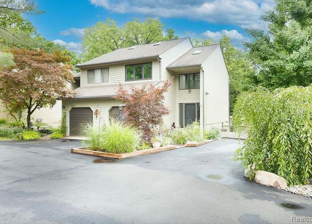 Property at 1880 W Liberty St, Ann Arbor, MI 48103, 2 beds, 2.5 baths