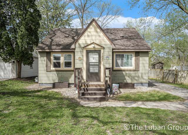 Property at 1527 Hillcrest Ave NW, Grand Rapids, MI 49504, 4 beds