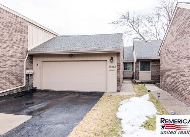 Property at 35563 Heritage Ln, Farmington, MI 48335, 2 beds, 1.5 baths