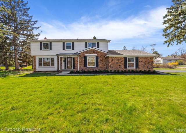 Property at 6212 Buxton Dr, West Bloomfield, MI 48322, 4 beds, 2.5 baths