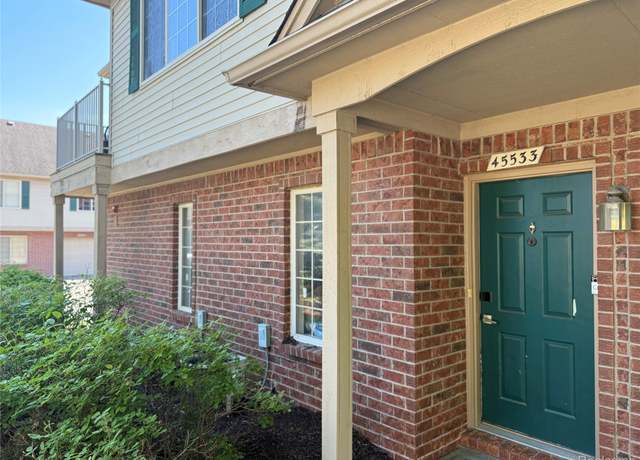 Property at 45533 Hidden View Ct, Utica, MI 48315, 2 beds, 2 baths