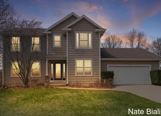 Property at 7165 Keystone Ct, Jenison, MI 49428, 5 beds, 3.5 baths