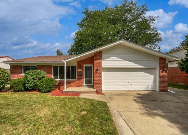 Property at 14292 Hubbell St, Livonia, MI 48154, 3 beds, 1.5 baths