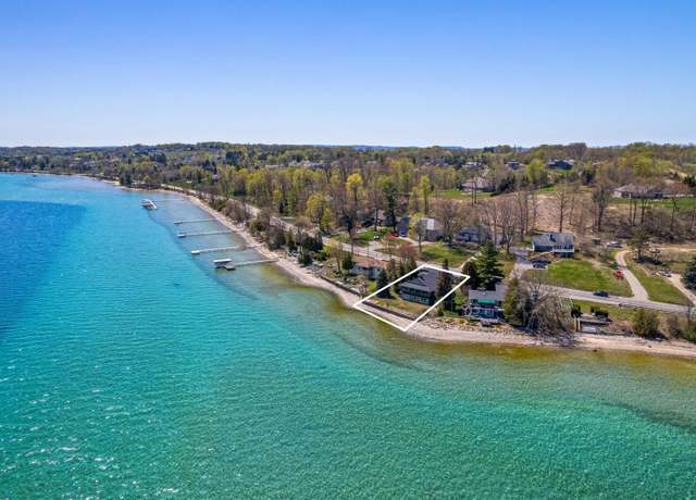 Property at 9428 Center Rd, Traverse City, MI 49686, 3 beds, 2.5 baths