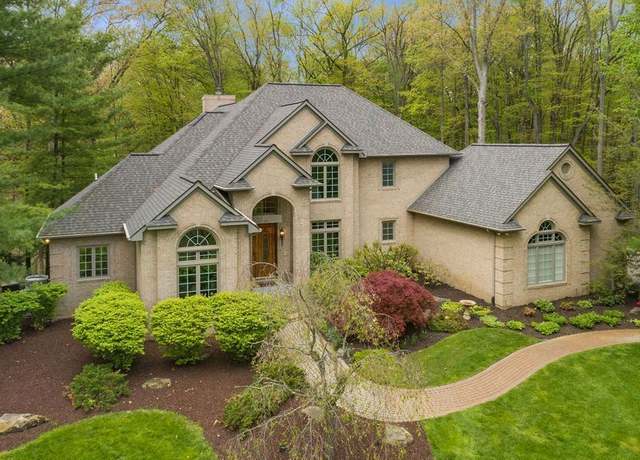 Property at 6061 Turnberry Dr, Commerce Twp, MI 48382, 4 beds, 3.5 baths
