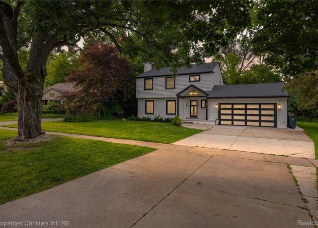Property at 1054 Saxon Dr, Birmingham, MI 48009, 3 beds, 2.5 baths