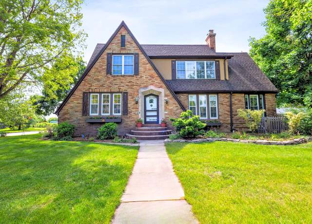 Property at 616 S Elm St, Three Oaks, MI 49128, 4 beds, 2.5 baths