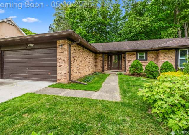 Property at 38833 Holsworth Ct, Farmington Hills, MI 48331, 3 beds, 2.5 baths