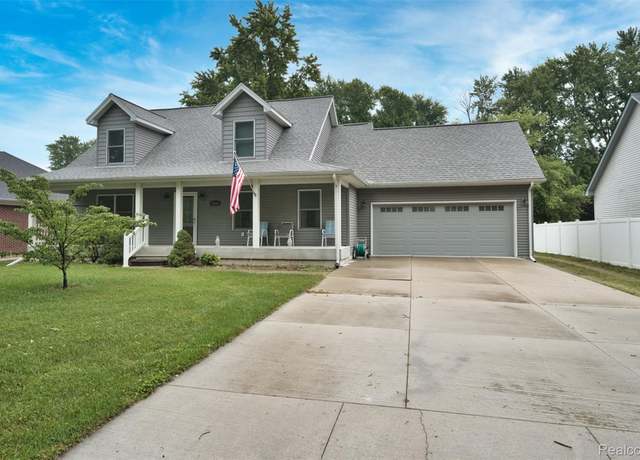 Property at 38524 Pineridge St, Harrison Township, MI 48045, 3 beds, 2.5 baths