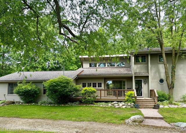 Property at 9247 Schrepfer Rd, Howell, MI 48855, 3 beds, 2.5 baths