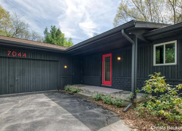 Property at 7044 Cascade Rd SE, Grand Rapids, MI 49546, 4 beds, 3 baths