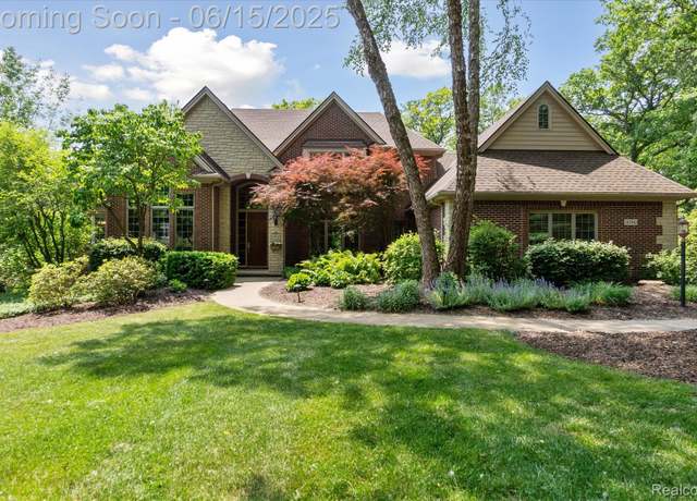 Property at 4294 Dominion Blvd, Brighton, MI 48114, 4 beds, 4.5 baths