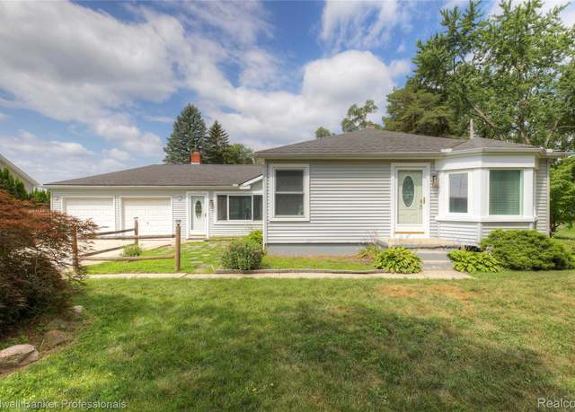 Property at 2139 Jones Rd, Waterford, MI 48327, 3 beds, 1 bath
