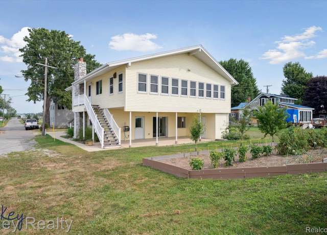 Property at 6800 Lakeshore Dr, Newport, MI 48166, 3 beds, 2 baths