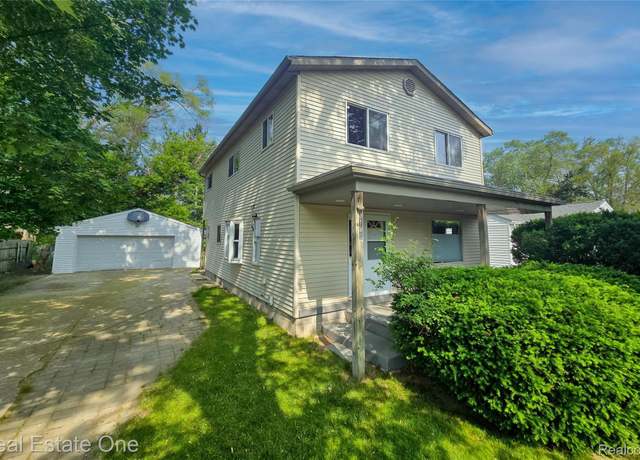 Property at 3180 Eastwood Dr, Rochester Hills, MI 48309, 3 beds, 3 baths