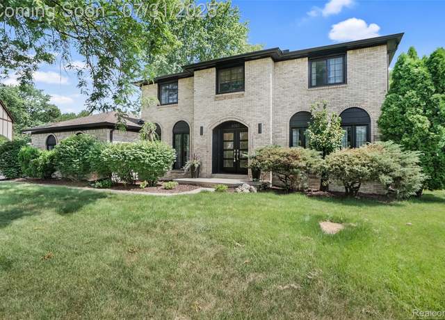 Property at 4380 Bender Ct, Troy, MI 48098, 4 beds, 3.5 baths