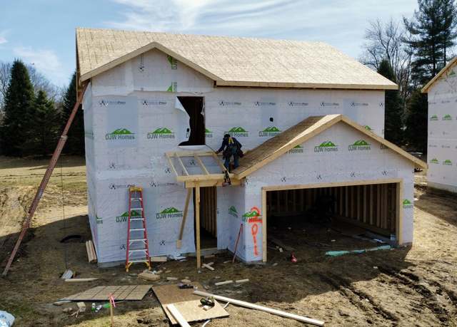 Property at 2011 Green Acres Dr, Adrian, MI 49221, 3 beds, 2.5 baths