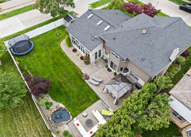 Property at 26155 Timber Trl, Dearborn Heights, MI 48127, 4 beds, 3.5 baths