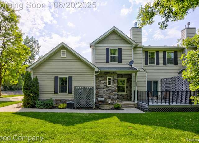 Property at 1724 Barrington Ct, Lake Orion, MI 48360, 2 beds, 3.5 baths