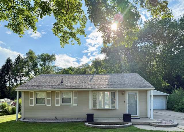 Property at 8673 N Hix Rd, Westland, MI 48185, 3 beds, 2 baths