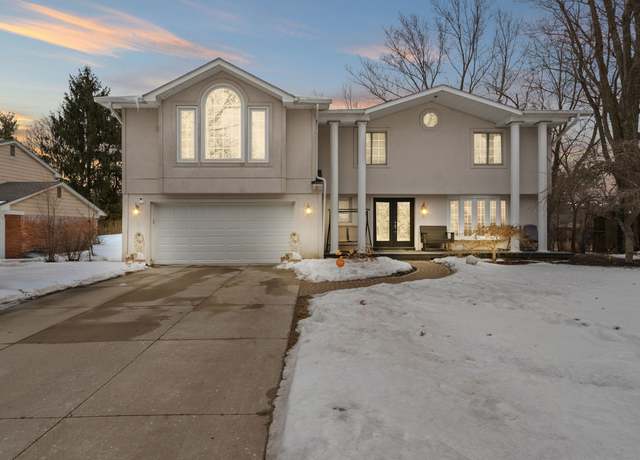 Property at 1965 Devonshire Rd, Bloomfield Hills, MI 48302, 5 beds, 3.5 baths