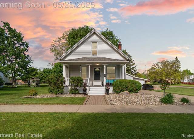 Property at 302 S Traver St, Saint Johns, MI 48879, 3 beds, 1 bath