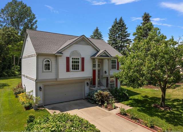 Property at 6873 Fox Ln, Waterford, MI 48327, 3 beds, 2.5 baths