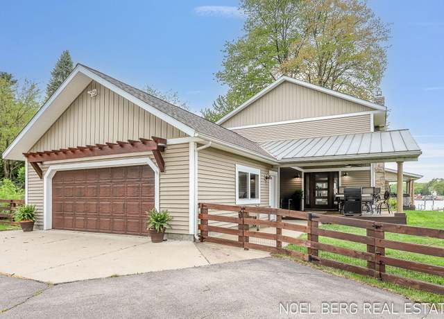 Property at 16 Circle Dr, Fruitport, MI 49415, 3 beds, 3 baths