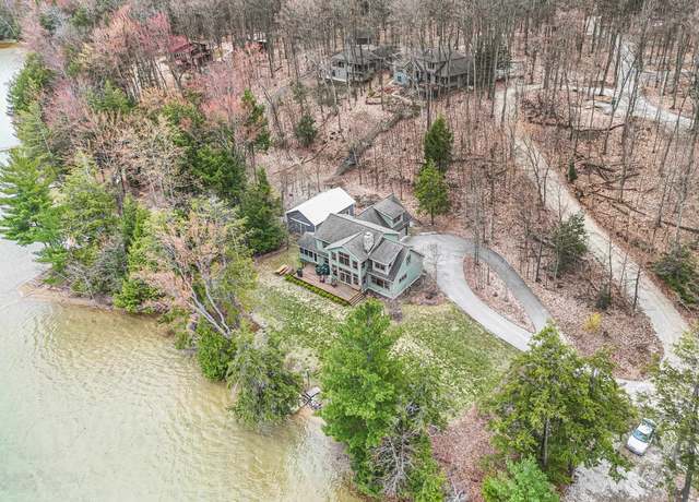 Property at 1984 W Outer Dr, Traverse City, MI 49685, 5 beds, 3.5 baths