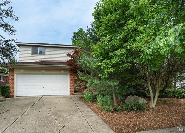 Property at 32353 Gainsborough Dr, Warren, MI 48088, 5 beds, 2.5 baths
