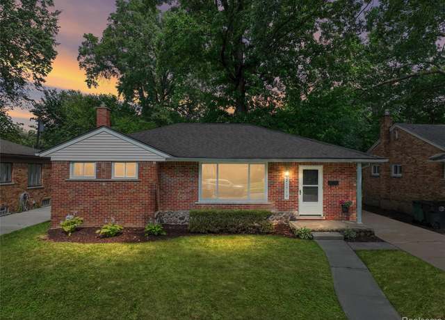 Property at 21710 Whitmore St, Oak Park, MI 48237, 3 beds, 1.5 baths