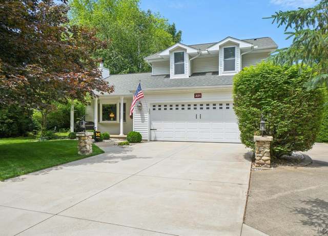 Property at 221 Burt St, Tecumseh, MI 49286, 3 beds, 2.5 baths