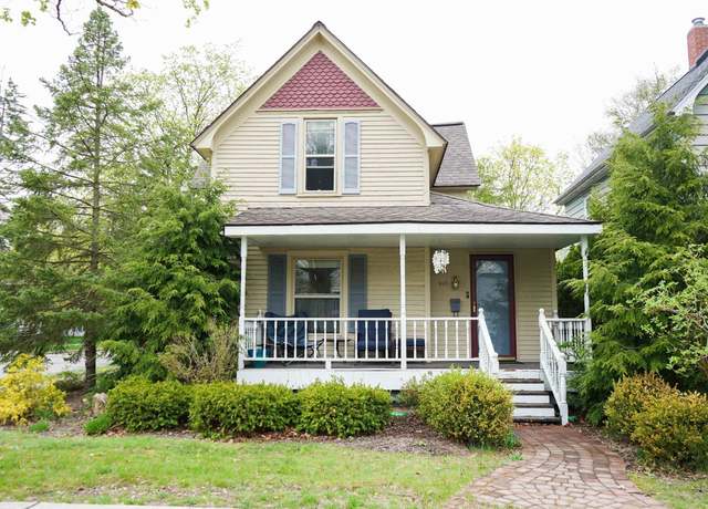 Property at 440 W Tenth St, Traverse City, MI 49684, 3 beds, 1 bath