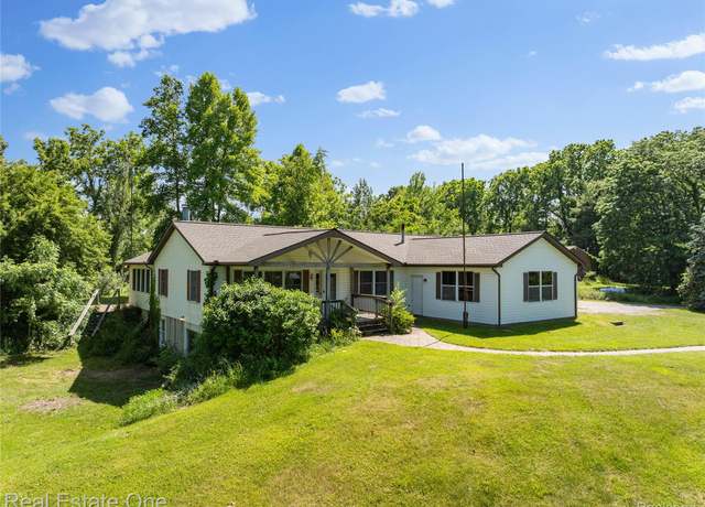 Property at 3225 W Marr Rd, Howell, MI 48855, 3 beds, 3 baths