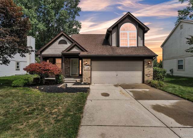 Property at 147 Fischer Dr, Westland, MI 48186, 3 beds, 2.5 baths