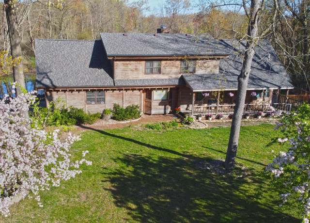 Property at 4337 Peninsular Dr, Vicksburg, MI 49097, 3 beds, 3.5 baths