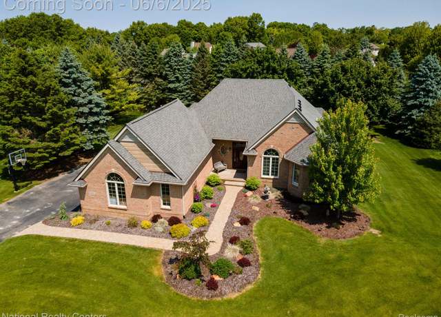 Property at 1890 Turnberry Ct, Oxford, MI 48371, 3 beds, 3 baths
