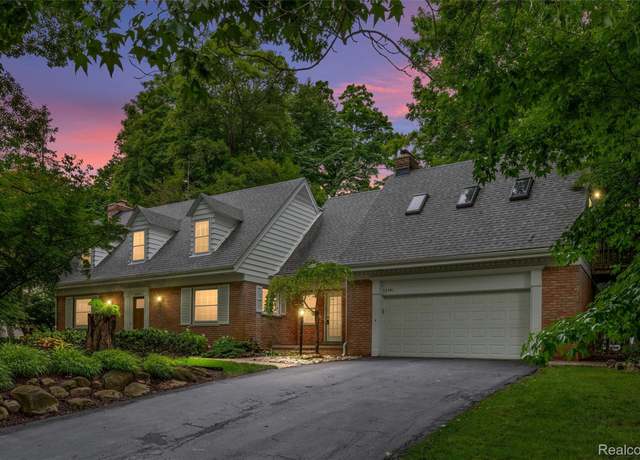 Property at 32741 Friar Tuck Ln, Beverly Hills, MI 48025, 5 beds, 4 baths