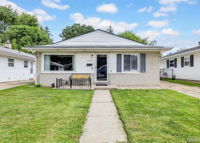 Property at 12030 Arcola St, Livonia, MI 48150, 3 beds, 1 bath